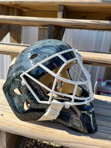 Senior 2023 Sportmask T3 Goalie Mask Pro Stock (Used)
