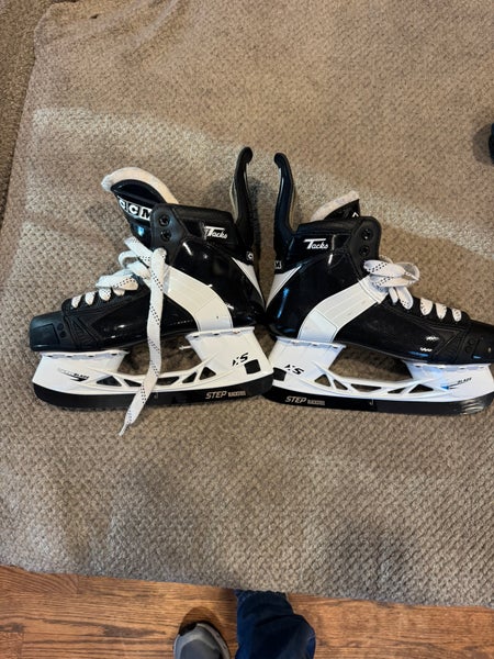2024 CCM Tacks XF 652 Hockey Skates Regular Width 8.5 (Used)
