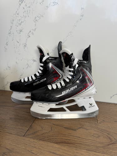 2025 Bauer Vapor Fly40 Hockey Skates Regular Width Size 5 (New)
