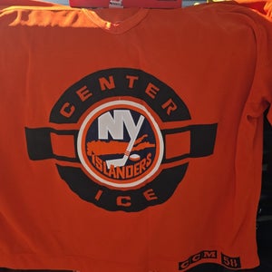 New York Islanders vintage practice jersey with nameplate and fight strap