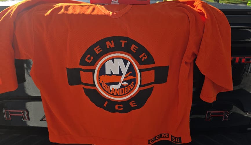 New York Islanders vintage practice jersey with nameplate and fight strap