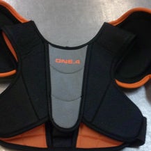 Used Bauer ONE.4 Youth Shoulder Pads MD 11339-S000196877