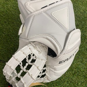 White Junior CCM EFlex 6.5 Goalie Glove Regular (New)