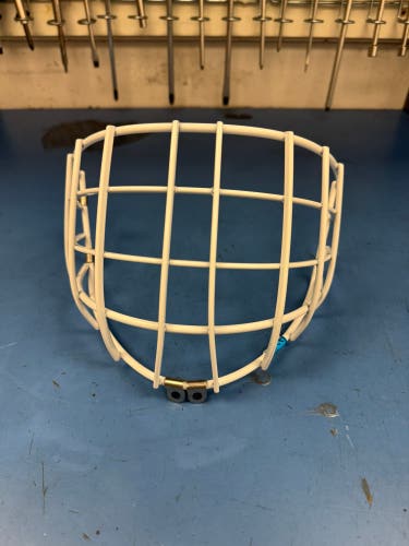 Bauer like new goalie cage
