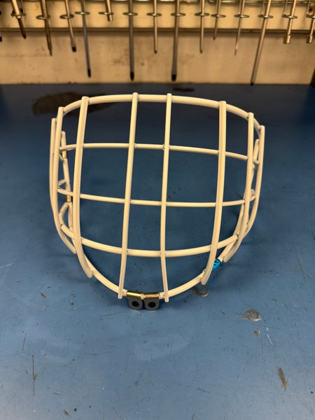 Bauer like new goalie cage