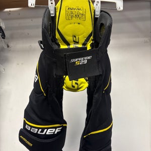 Medium Bauer Supreme S29 Girdle (Used)