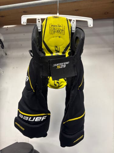 Medium Bauer Supreme S29 Girdle (Used)