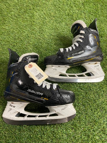 Intermediate Bauer Supreme M5 Pro Hockey Skates Size 4.5 (Used)