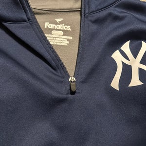 Blue Small Men's Yankees 1/4 zip (Used)