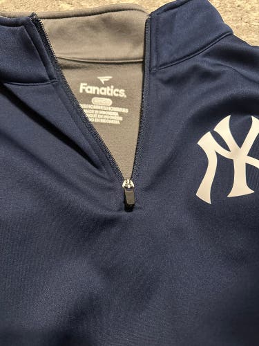 Blue Small Men's Yankees 1/4 zip (Used)