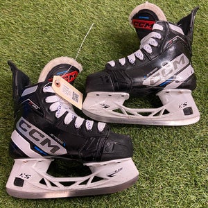 Junior CCM JetSpeed FT680 Hockey Skates Regular Width Size 2 (Used)