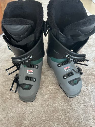 Mondo 23 & 23.5 Women's K2 BFC Ski Boots Soft Flex (Used)