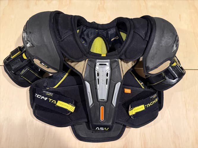 Large Senior CCM Tacks AS-V Shoulder Pads (Used)