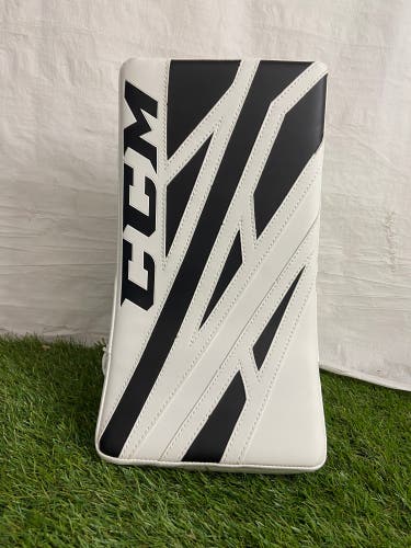 White Senior CCM Extreme Flex E4.5 Goalie Gloves & Blockers Full Right (New)