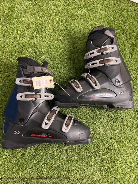 Mondo 29 & 29.5 Men's Nordica B7 Ski Boots (Used)