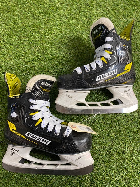 Junior Bauer Supreme M4 Hockey Skates Regular Width Size 2 (Used)