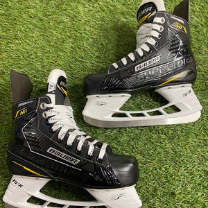 Junior Bauer Supreme M1 Hockey Skates Regular Width Size 2.5 (New)