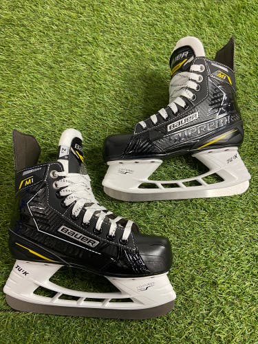 Junior Bauer Supreme M1 Hockey Skates Regular Width Size 2.5 (New)