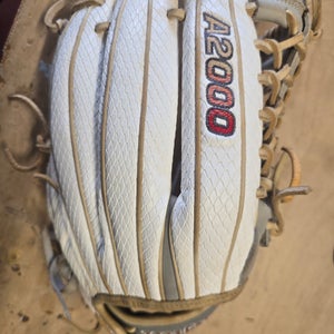2024 Wilson RH Outfield A2000 Softball Glove 12.5" (Used)