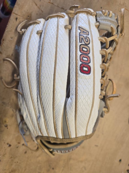 2024 Wilson RH Outfield A2000 Softball Glove 12.5" (Used)