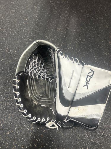 Used Reebok GLOVE ONLY LEFTY Junior Goalie Catcher None 11337-S000475679