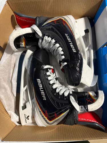 Like New Bauer Vapor FLYPRO skates size 6.0 fit 2