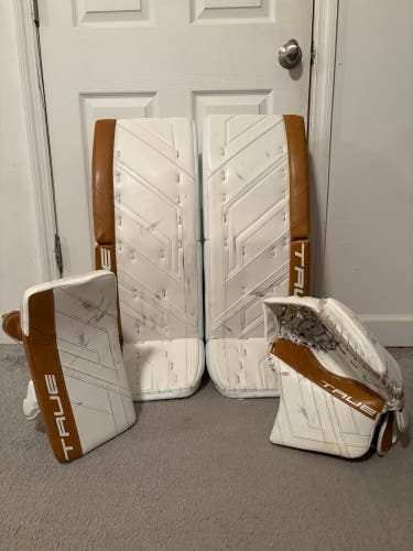 32+2  2024 True Hzrdus 7X4 Regular Goalie Full Set (Used)