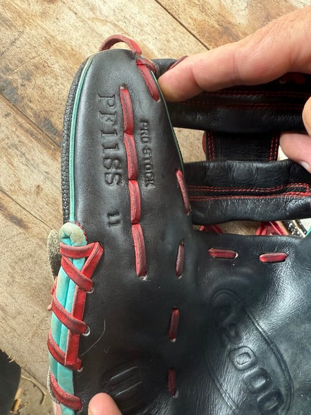 2024 Wilson A2000 RH Infield Baseball Glove 11" (Used)