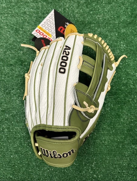 Wilson A2000 12.25" FP50 Fastpitch Softball Utility Glove - White Green