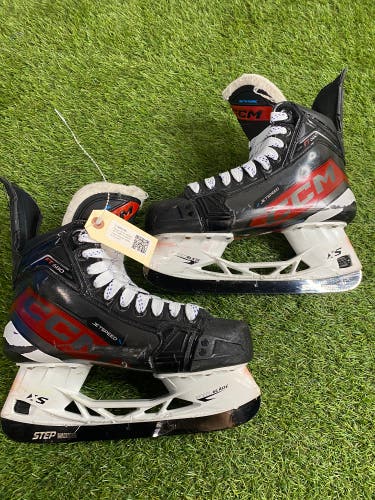Senior CCM JetSpeed FT680 Hockey Skates Regular Width 8.5 (Used)
