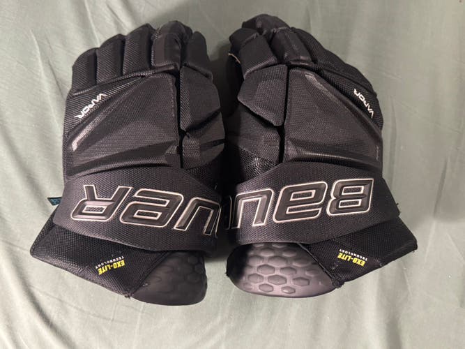 Bauer Vapor Hyperlite Gloves 14" (Used)