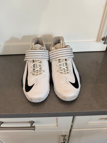 White Men's Size M 8.5 (W 9.5) Adult Nike Savaleos Shoes (Used)