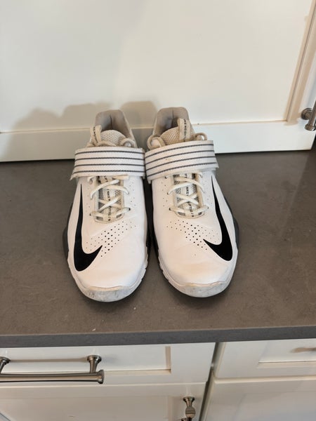 White Men's Size M 8.5 (W 9.5) Adult Nike Savaleos Shoes (Used)