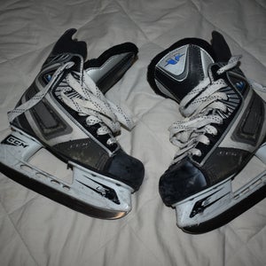 CCM Vector 04 Hockey Skates, Size 1D