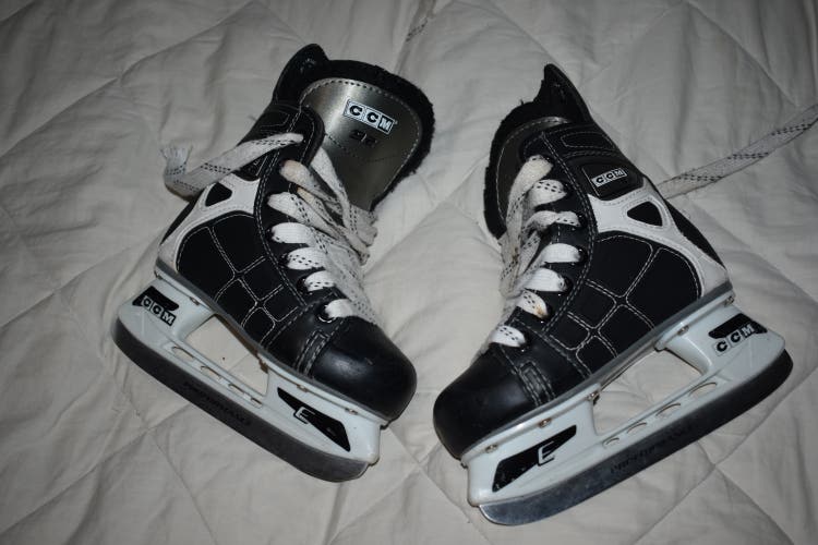CCM 92 Hockey Skates, Size 10J