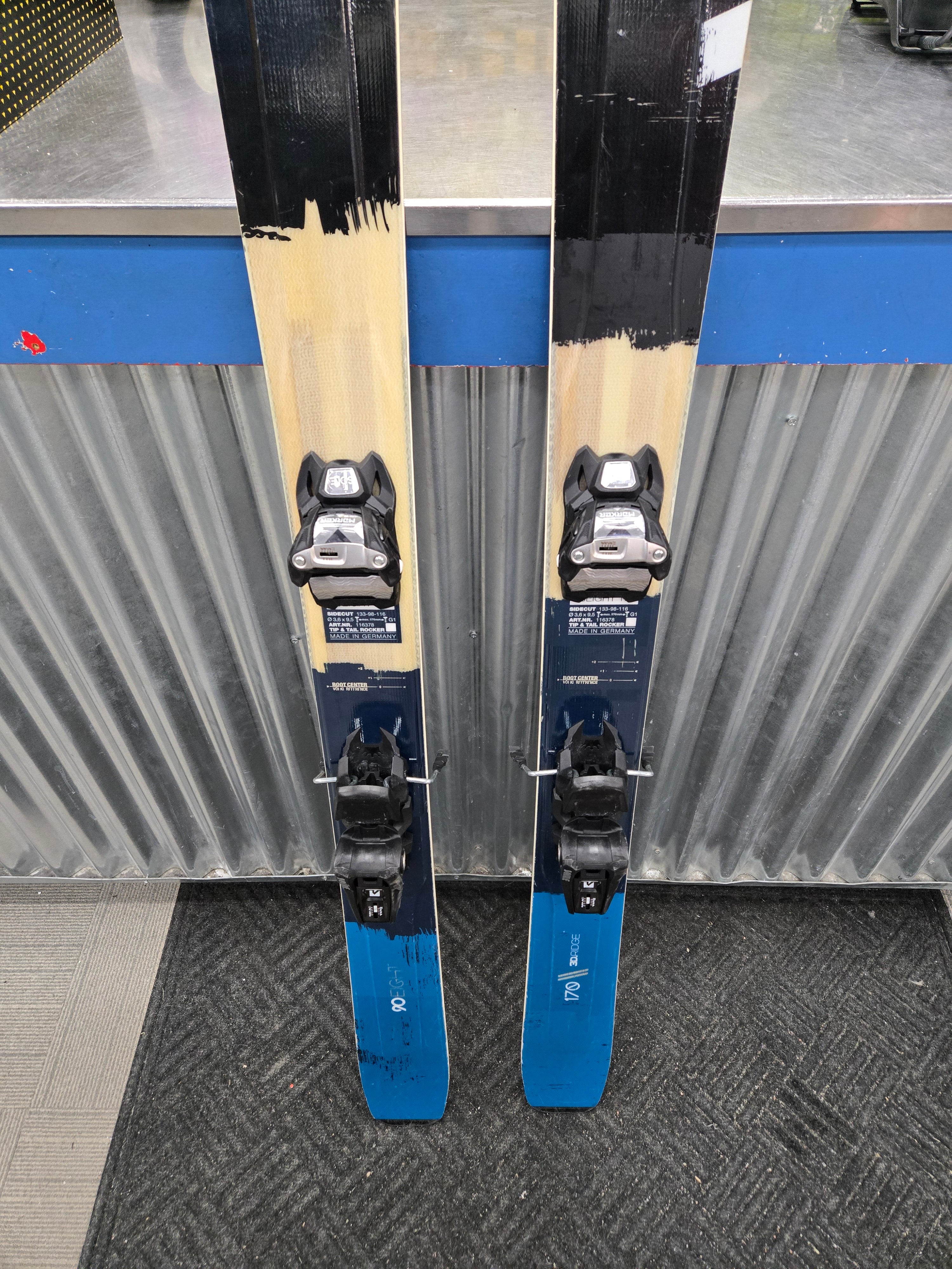 Unisex 2018 Volkl 170 cm All Mountain 90Eight Skis With Bindings