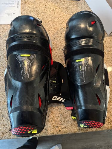 Senior Bauer Vapor Hyperlite 15" Shin Pads Pro Stock (Used)