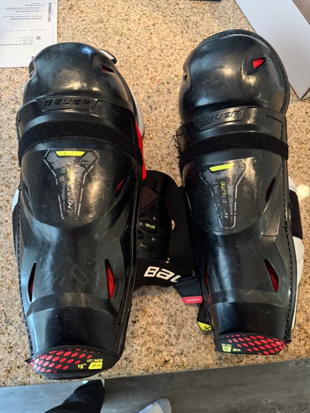 Senior Bauer Vapor Hyperlite 15" Shin Pads Pro Stock (Used)