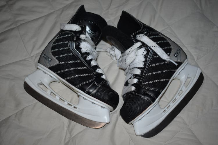 Tour TR-700 Hockey Skates, Size 13J - Great Condition!