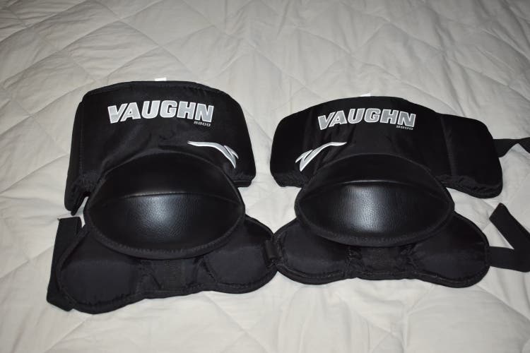 Vaughn 8800 Goalie Knee Guards / Thigh Pads, Black - Top Condition!