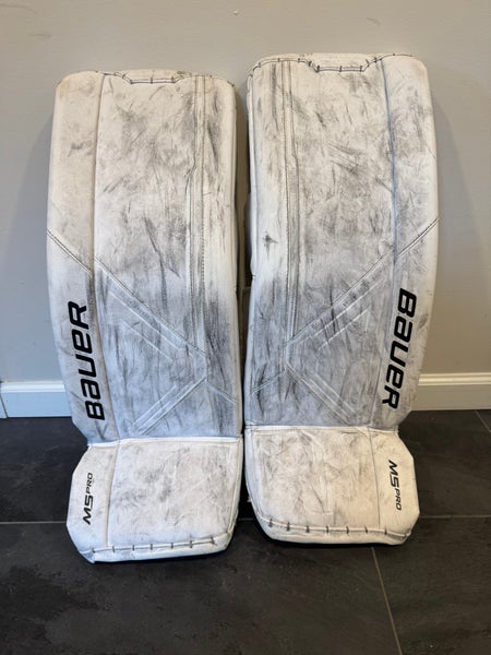 Bauer Supreme M5 Pro Goalie Leg Pads Intermediate Medium Used 2024 Season (Used)