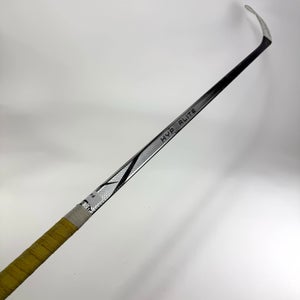 Used Right Silver Bauer Vapor Hyperlite 2 | 87 Flex P28 Curve Grip | F417