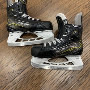 Bauer S24 Supreme Matrix (SMU) Hockey Skates Regular Width 13.5 (Used)