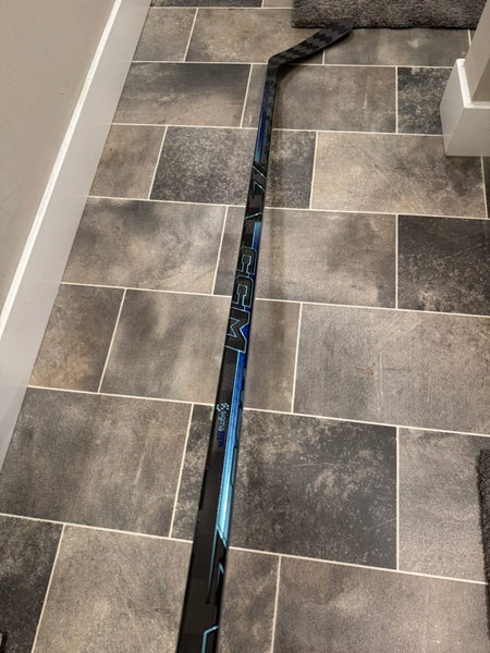 Unreleased CCM Vizion “2” Right Handed Hockey Stick P29 70 Flex (New)