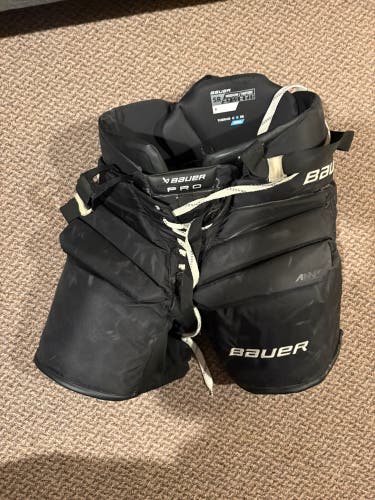 Senior Medium 2024 Bauer Pro Hockey Goalie Pants (Used)