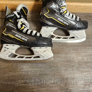 2024 Bauer Supreme M40 Hockey Skates Fit 2 - Junior Size 2.5 (Used)