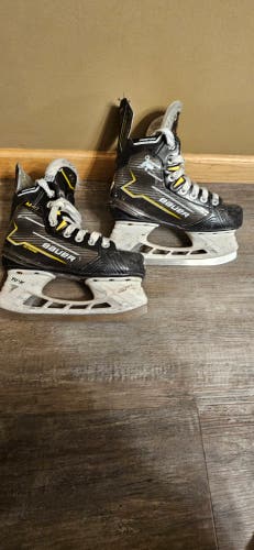 2024 Bauer Supreme M40 Hockey Skates Fit 2 - Junior Size 2.5 (Used)