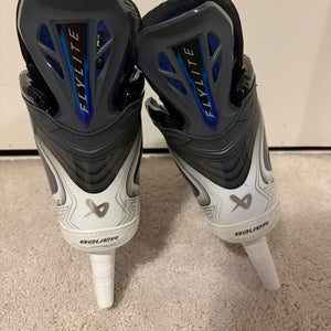 2025 Bauer Vapor Flylite Hockey Skates Regular Width 6 (Used)