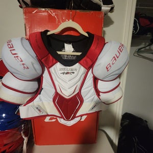 Men's Large Bauer Vapor APX2 Shoulder Pads (Used)