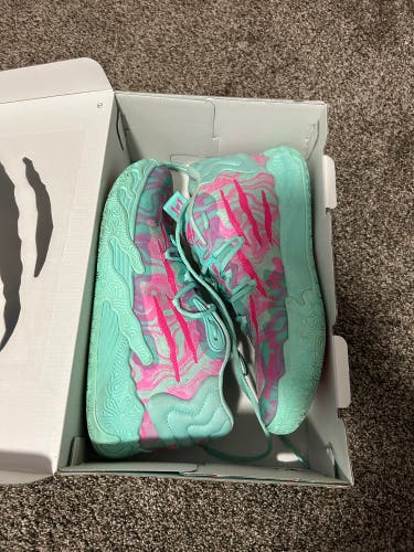 Men's Size M 11.0 (W 12.0) Puma Shoes (Used)